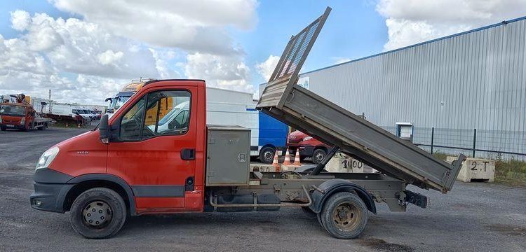 IVECO 35C13 BENNE SIMPLE CABINE COFFRE  DE-889-FV