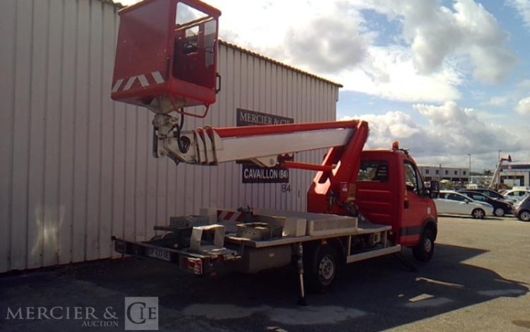 IVECO DAILY AVEC NACELLE MULTITEL MT202DS 20M  DF-433-QE
