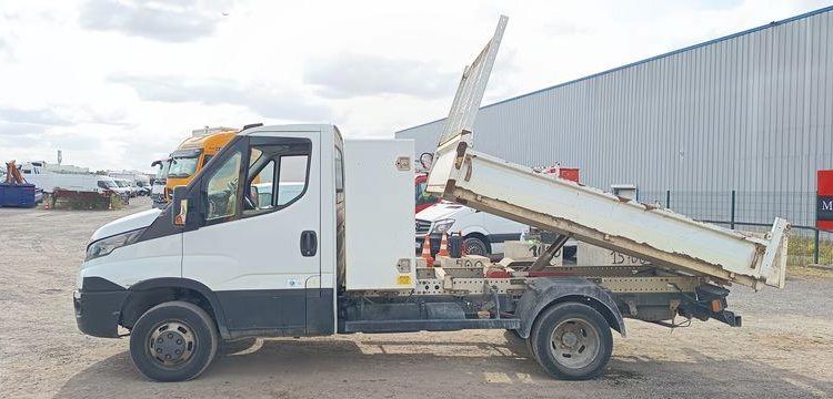 IVECO 35C13  BENNE SIMPLE CABINE COFFRE BLANC DV-708-LQ