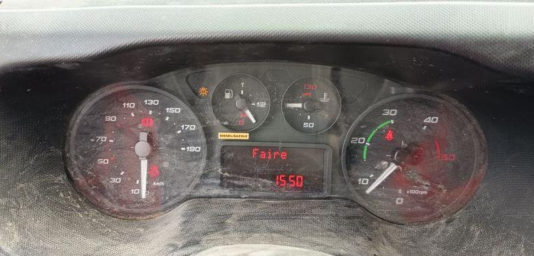 IVECO 35C13  BENNE SIMPLE CABINE COFFRE BLANC DV-708-LQ