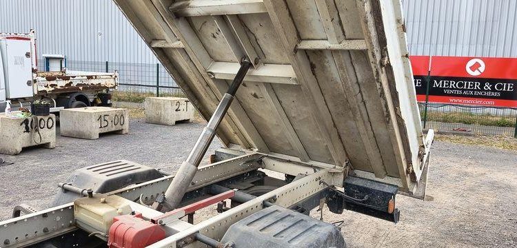 IVECO 35C13  BENNE SIMPLE CABINE COFFRE BLANC DV-708-LQ