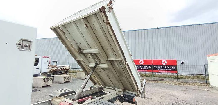 IVECO 35C13  BENNE SIMPLE CABINE COFFRE BLANC DV-708-LQ