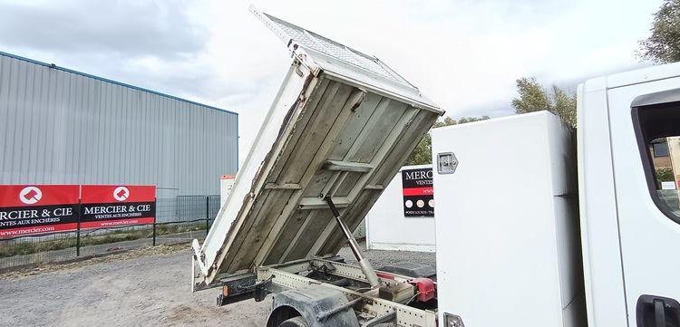 IVECO 35C13  BENNE SIMPLE CABINE COFFRE BLANC DV-708-LQ