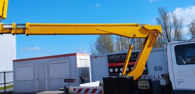 NISSAN CABSTAR 3,0 TD 125 CV AVEC NACELLE MULTITEL 160 ALU DS – DIESEL – 4774 HEURES BLANC DZ-453-YV