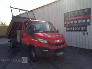 IVECO 35-130 BENNE SIMPLE CABINE COFFRE ROUGE EB-121-ZW