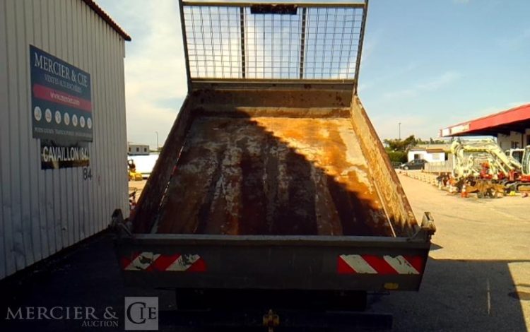 IVECO 35-130 BENNE SIMPLE CABINE COFFRE ROUGE EB-121-ZW