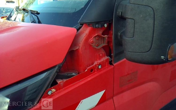 IVECO 35-130 BENNE SIMPLE CABINE COFFRE ROUGE EB-121-ZW