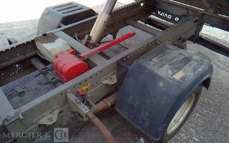 IVECO 35-130 BENNE SIMPLE CABINE COFFRE ROUGE EB-121-ZW