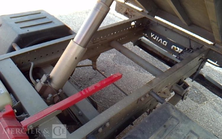 IVECO 35-130 BENNE SIMPLE CABINE COFFRE ROUGE EB-121-ZW