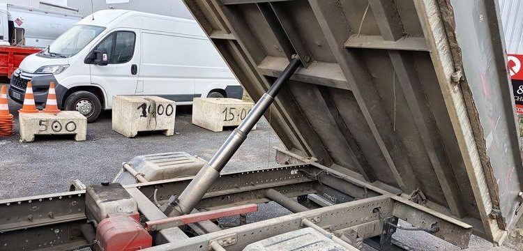 IVECO 35C13 BENNE SIMPLE CABINE COFFRE  EC-597-MX