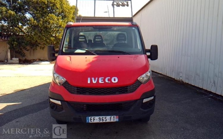IVECO 35-130 BENNE SIMPLE CABINE COFFRE ROUGE EF-965-FT