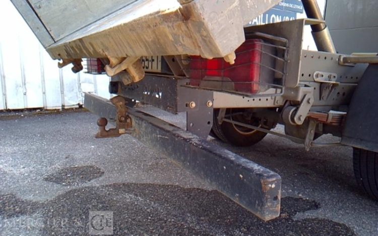 IVECO 35-130 BENNE SIMPLE CABINE COFFRE ROUGE EF-965-FT