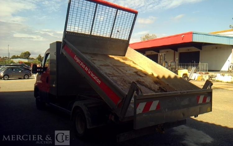 IVECO 35C12 BENNE SIMPLE CABINE COFFRE  EM-993-BP
