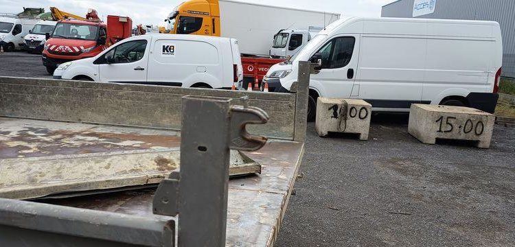 IVECO 35C12 BENNE SIMPLE CABINE COFFRE  EN-665-DP