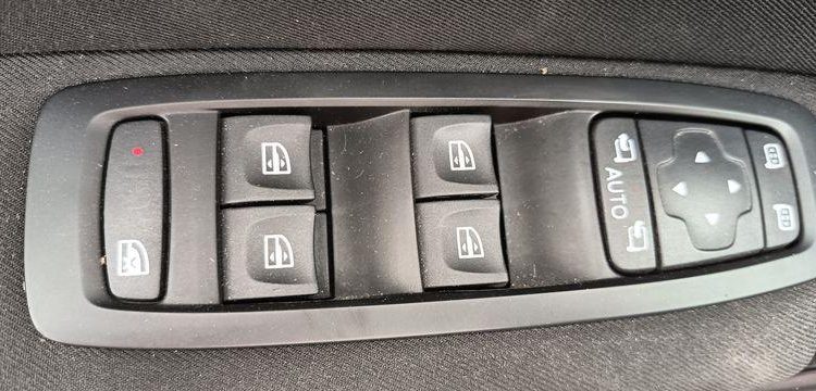 RENAULT MEGANE IV HATCHBACK 1.5 DCI 16V 110 CV – DIESEL – 152984 KMS – ANNEE 2017 GRIS EP-780-DT