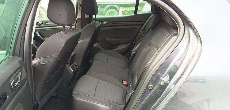 RENAULT MEGANE IV HATCHBACK 1.5 DCI 16V 110 CV – DIESEL – 152984 KMS – ANNEE 2017 GRIS EP-780-DT