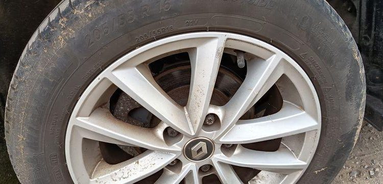 RENAULT MEGANE IV HATCHBACK 1.5 DCI 16V 110 CV – DIESEL – 152984 KMS – ANNEE 2017 GRIS EP-780-DT