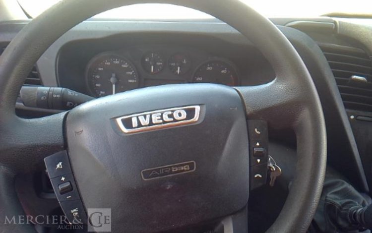 IVECO 35C12 BENNE SIMPLE CABINE COFFRE  EV-996-WZ