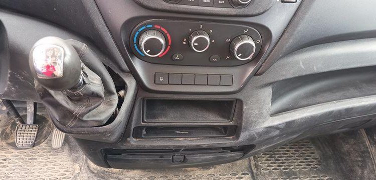 IVECO 35C14 BLANC EZ-931-QW