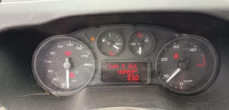 IVECO 35C14 BLANC EZ-931-QW