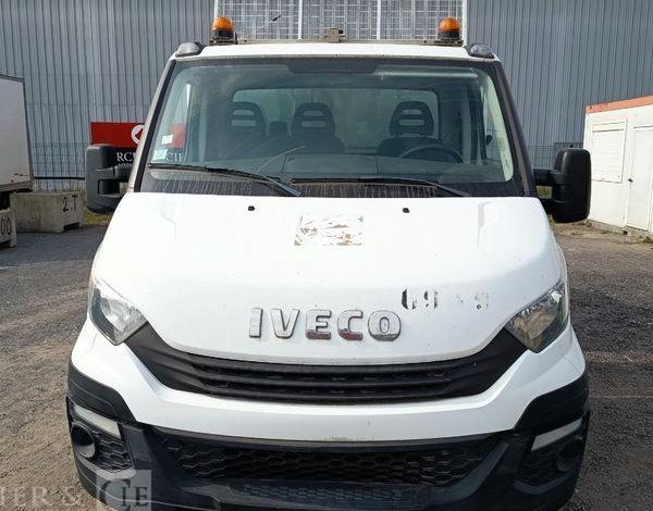 IVECO DAILY VI 35C12 2,3D 16V 116CV BENNE AVEC COFFRE ACIER DIESEL – 112978 KMS BLANC FA-060-CK