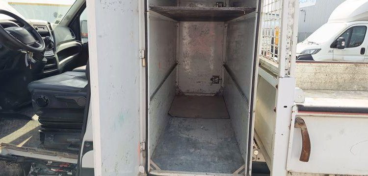 IVECO DAILY VI 35C12 2,3D 16V 116CV BENNE AVEC COFFRE ACIER DIESEL – 112978 KMS BLANC FA-060-CK