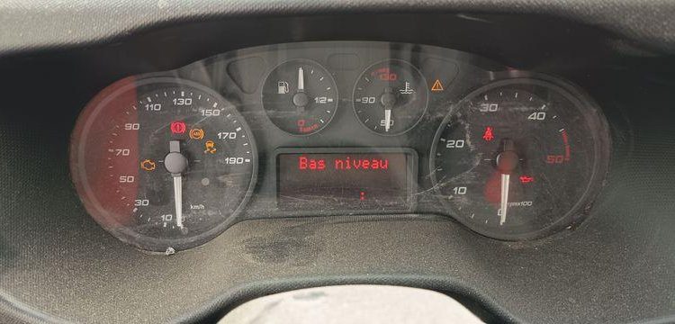 IVECO 35C12D  FA-210-CK