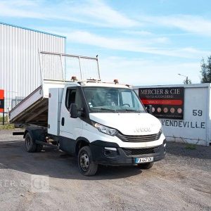 IVECO DAILY 35C12 BENNE AVEC COFFRE ACIER DIESEL – 136741 KMS – ANNEE 2018 BLANC FA-447-CK