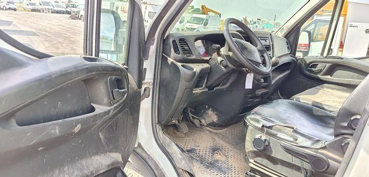 IVECO DAILY 35C12 BENNE AVEC COFFRE ACIER DIESEL – 136741 KMS – ANNEE 2018 BLANC FA-447-CK