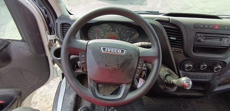 IVECO DAILY 35C12 BENNE AVEC COFFRE ACIER DIESEL – 136741 KMS – ANNEE 2018 BLANC FA-447-CK