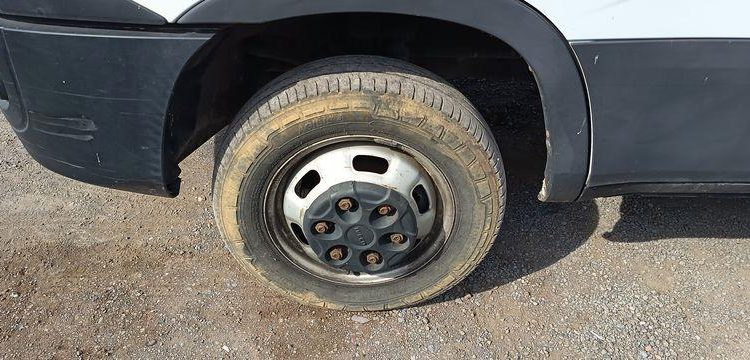 IVECO DAILY 35C12 BENNE AVEC COFFRE ACIER DIESEL – 136741 KMS – ANNEE 2018 BLANC FA-447-CK