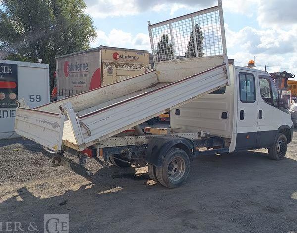 IVECO 35C12 D BLANC FA-983-CJ