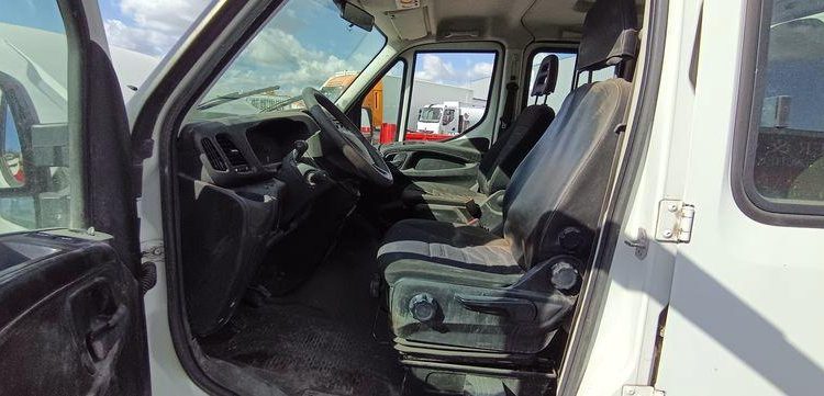 IVECO 35C12 D BLANC FA-983-CJ