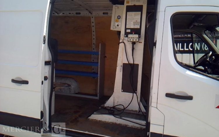RENAULT MASTER AVEC NACELLE KLUBB K32 12-14M  FB-575-PN