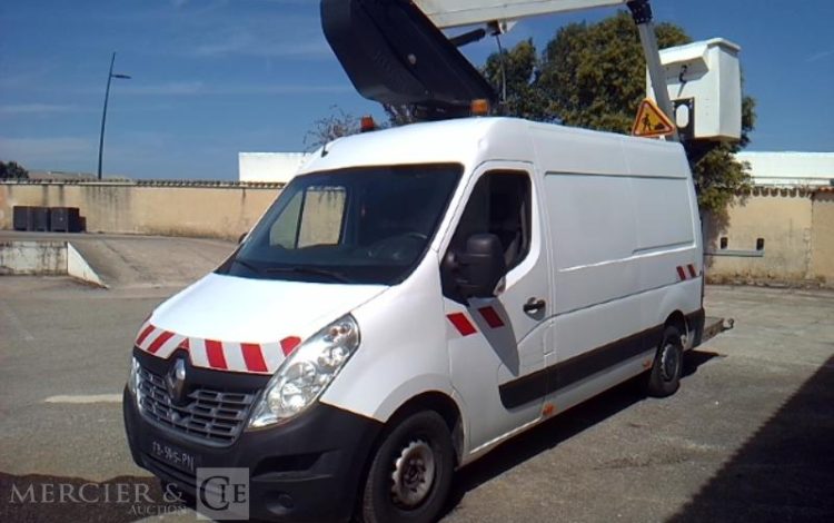 RENAULT MASTER AVEC NACELLE KLUBB K32 12-14M  FB-575-PN
