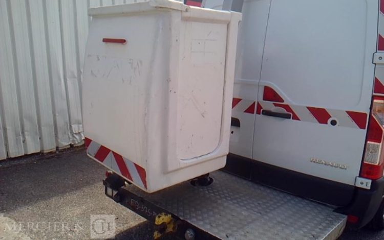 RENAULT MASTER AVEC NACELLE KLUBB K32 12-14M  FB-575-PN