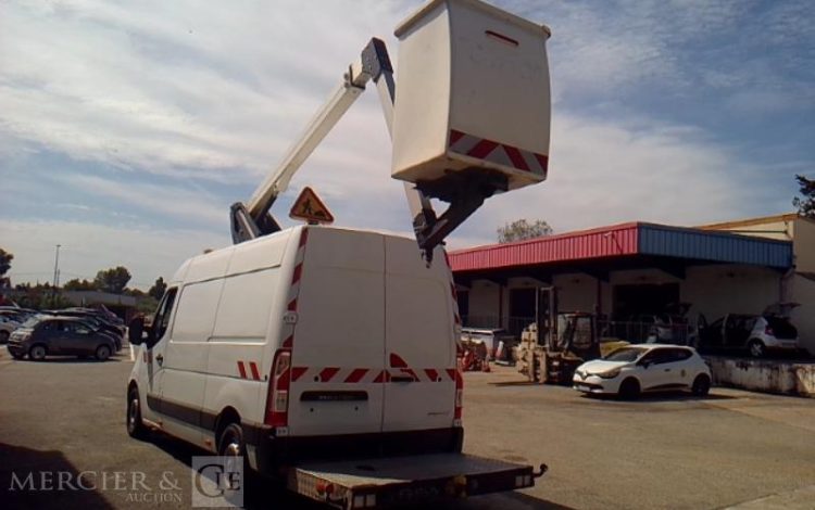 RENAULT MASTER AVEC NACELLE KLUBB K32 12-14M  FB-575-PN