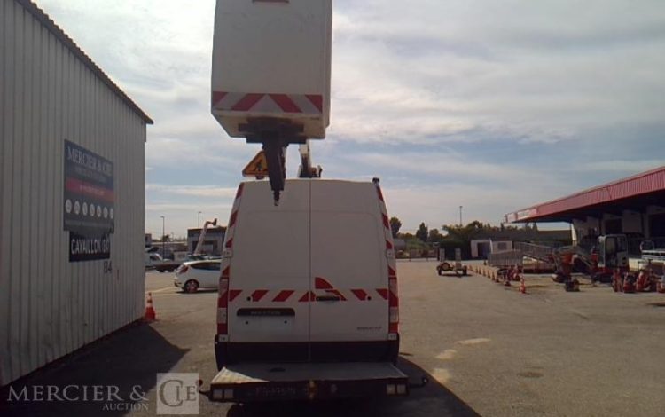 RENAULT MASTER AVEC NACELLE KLUBB K32 12-14M  FB-575-PN