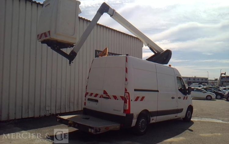 RENAULT MASTER AVEC NACELLE KLUBB K32 12-14M  FB-575-PN