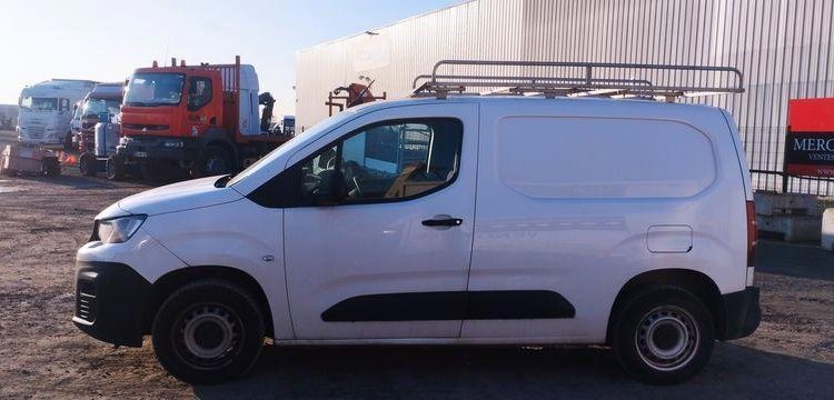 PEUGEOT PARTNER  1,5 BLUEHDI 100 CV – AN  2021 – 61697 KM AVEC GALERIE BLANC FZ-321-TV