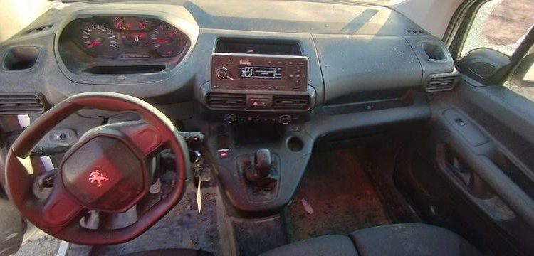 PEUGEOT PARTNER  1,5 BLUEHDI 100 CV – AN  2021 – 61697 KM AVEC GALERIE BLANC FZ-321-TV