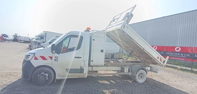 RENAULT MASTER R3500RJ 2,3 DCI 16V 165CV BENNE AVEC COFFRE ACIER DIESEL – 64896 KMS – BLANC GD-865-TA