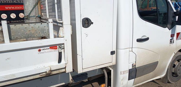RENAULT MASTER R3500RJ 2,3 DCI 16V 165CV BENNE AVEC COFFRE ACIER DIESEL – 64896 KMS – BLANC GD-865-TA