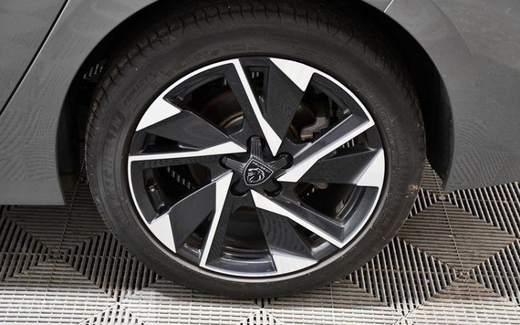PEUGEOT 308 1.5 BLUEHDI 130 ALLURE EAT GRIS GY-338-JX