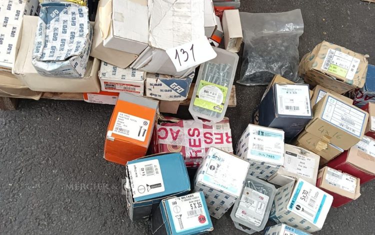 autre Grand lot de visserie , différentes modèles  et marques  627