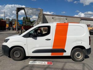 PEUGEOT   2-AJN-820