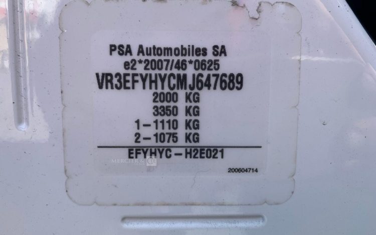 PEUGEOT   2-AJN-820