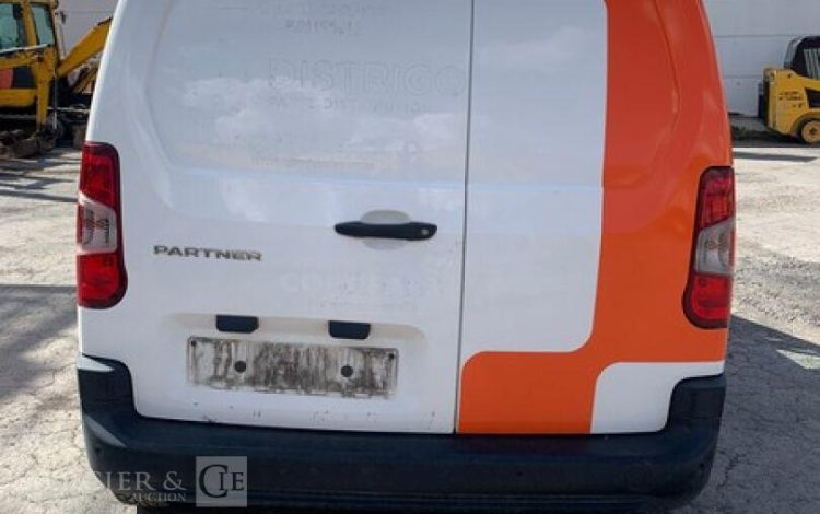 PEUGEOT   2-AJN-820