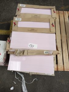 autre Lot d’environ 15m2 de faïence de 20x50cm , couleur Paris LILAC  680