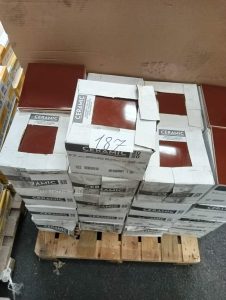 autre Lot d’environ 33 m2 de faïence de 20 x 20 cm , couleur marron fonce  683